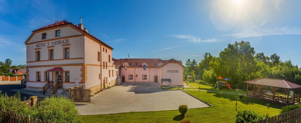 Hotel U Nadrazi Město Exterior foto